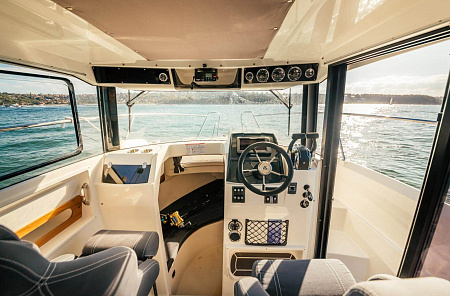 Катер Parker 800 Pilothouse